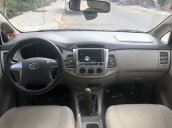 Bán Toyota Innova 2.0E màu bạc, số sàn, sản xuất 12/2015, biển tỉnh, xe sử dụng gia đình