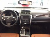 Cần bán Toyota Camry 2.5Q đời 2018, màu trắng