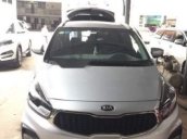 Bán Kia Rondo 2.0MT đời 2017, màu bạc số sàn