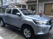 Xe Toyota Hilux MT sản xuất năm 2016, màu bạc  