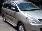 Cần bán gấp Toyota Innova G đời 2010, màu ghi vàng chính chủ