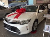 Cần bán Toyota Camry 2.5Q đời 2018, màu trắng