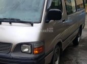 Cần bán gấp Toyota Hiace đời 2004, màu bạc, giá chỉ 149 triệu