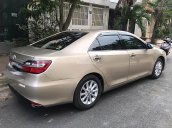 Cần bán gấp Toyota Camry 2.0E sản xuất năm 2015, màu vàng