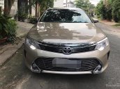 Cần bán gấp Toyota Camry 2.0E sản xuất năm 2015, màu vàng