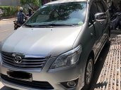 Cần bán lại xe Toyota Innova 2013, màu bạc xe gia đình