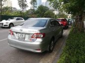 Cần bán Toyota Corolla altis đời 2011, màu bạc số tự động