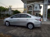 Cần bán xe Toyota Vios E năm 2015, màu bạc số sàn, 425tr