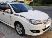 Cần bán gấp Hyundai Avante năm sản xuất 2011, màu trắng số tự động