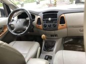 Cần bán gấp Toyota Innova G 2010, màu bạc số sàn