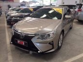 Bán ô tô Toyota Camry 2.0E 2016, màu vàng, xe nhập