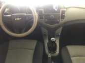 Bán ô tô Chevrolet Cruze LT đời 2016, màu trắng số sàn, giá tốt