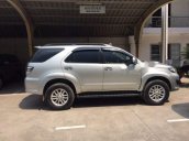 Cần bán lại xe Toyota Fortuner 2014, màu bạc số sàn, 850tr