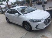 Cần bán xe Hyundai Elantra năm 2018, màu trắng