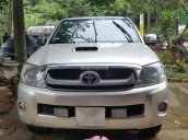 Cần bán xe Toyota Hilux đời 2010, màu bạc, nhập khẩu nguyên chiếc  