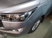 Bán ô tô Toyota Innova đời 2018, màu bạc số sàn