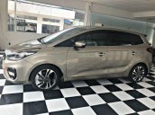 Bán Kia Rondo GAT 2017, màu vàng cát số tự động