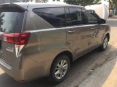 Bán ô tô Toyota Innova năm sản xuất 2017, màu vàng giá tốt