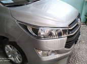 Bán ô tô Toyota Innova đời 2018, màu bạc số sàn