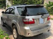 Bán Toyota Fortuner V 2010, màu bạc, xe gia đình chính chủ