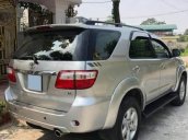 Bán Toyota Fortuner V 2010, màu bạc, xe gia đình chính chủ