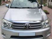 Bán Toyota Fortuner V 2010, màu bạc, xe gia đình chính chủ