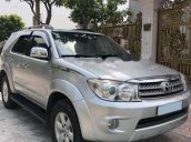 Bán Toyota Fortuner V 2010, màu bạc, xe gia đình chính chủ