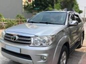 Bán Toyota Fortuner V 2010, màu bạc, xe gia đình chính chủ