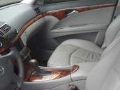 Bán Mercedes E200 năm sản xuất 2005, màu đen còn mới