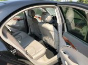 Bán Mercedes E200 năm sản xuất 2005, màu đen còn mới