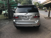 Cần bán gấp Toyota Fortuner đời 2011 màu bạc, giá tốt