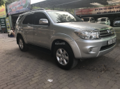 Cần bán gấp Toyota Fortuner đời 2011 màu bạc, giá tốt