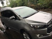 Cần bán Toyota Innova E đời 2017, màu xám