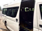 Cần bán Toyota Hiace sản xuất năm 2015, màu trắng, nhập khẩu còn mới