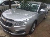 Cần bán xe Chevrolet Cruze năm sản xuất 2015, màu bạc  