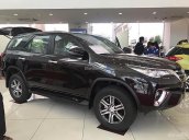 Cần bán Toyota Fortuner 2.4G 4x2 MT 2018, màu đen, xe nhập