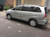 Cần bán xe Toyota Innova V năm sản xuất 2011, màu bạc xe gia đình  