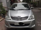 Cần bán xe Toyota Innova V năm sản xuất 2011, màu bạc xe gia đình  