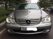 Cần bán xe Mercedes C180 sản xuất 2004, màu bạc, xe nhập