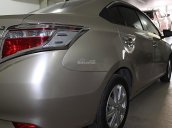 Cần bán xe Toyota Vios 1.5E CVT sản xuất 2017, màu vàng chính chủ