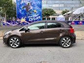 Cần bán Kia Rio năm sản xuất 2015, màu nâu, giá 488tr