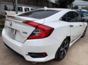 Cần bán xe Honda Civic sản xuất 2017, màu trắng