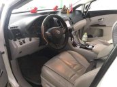 Gia đình bán Toyota Venza đời 2009, màu trắng, nhập khẩu