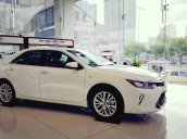 Cần bán xe Toyota Camry 2.5Q sản xuất năm 2018, màu trắng