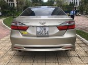 Cần bán Toyota Camry 2.5Q 2015, màu kem