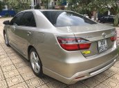 Cần bán Toyota Camry 2.5Q 2015, màu kem