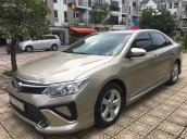 Cần bán Toyota Camry 2.5Q 2015, màu kem