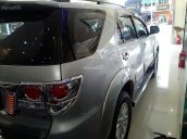 Bán ô tô Toyota Fortuner V 2013, màu bạc số tự động, giá 710tr