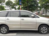 Bán lại xe Toyota Innova E đời 2015, màu vàng cát