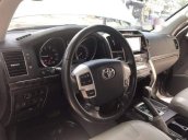 Cần bán xe Toyota Land Cruiser đời 2013, màu bạc